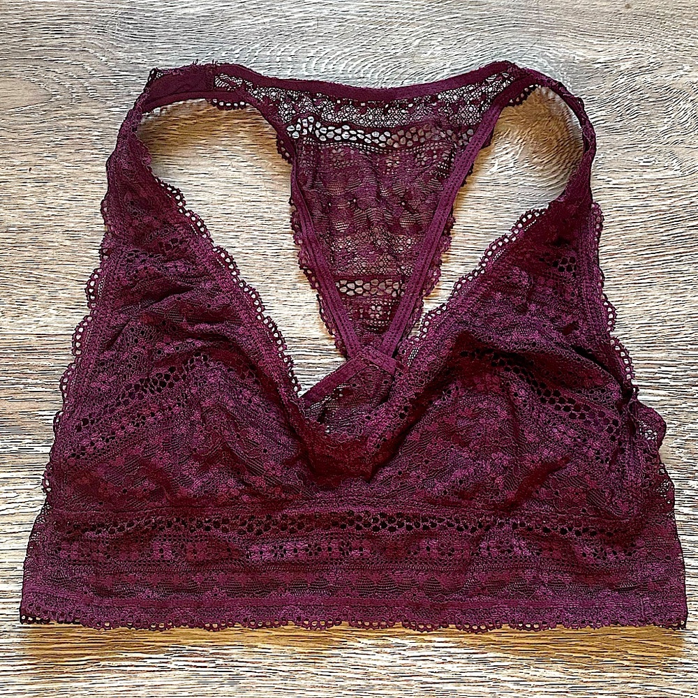 ⚠️💥‼️𝐅𝐑𝐄𝐄 𝐀𝐃𝐃-𝐎𝐍‼️💥 ⚠️ AMERICAN EAGLE || Maroon Lace Bralette | Small